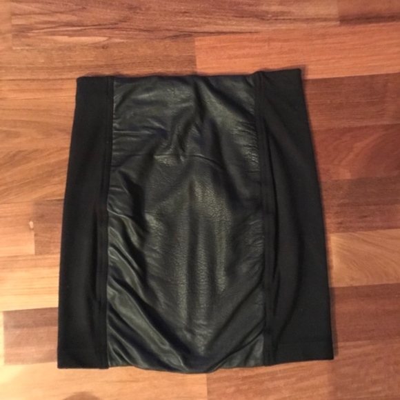 Theory Black Glove Leather Ruched Mini Skirt sz M - Picture 4 of 6