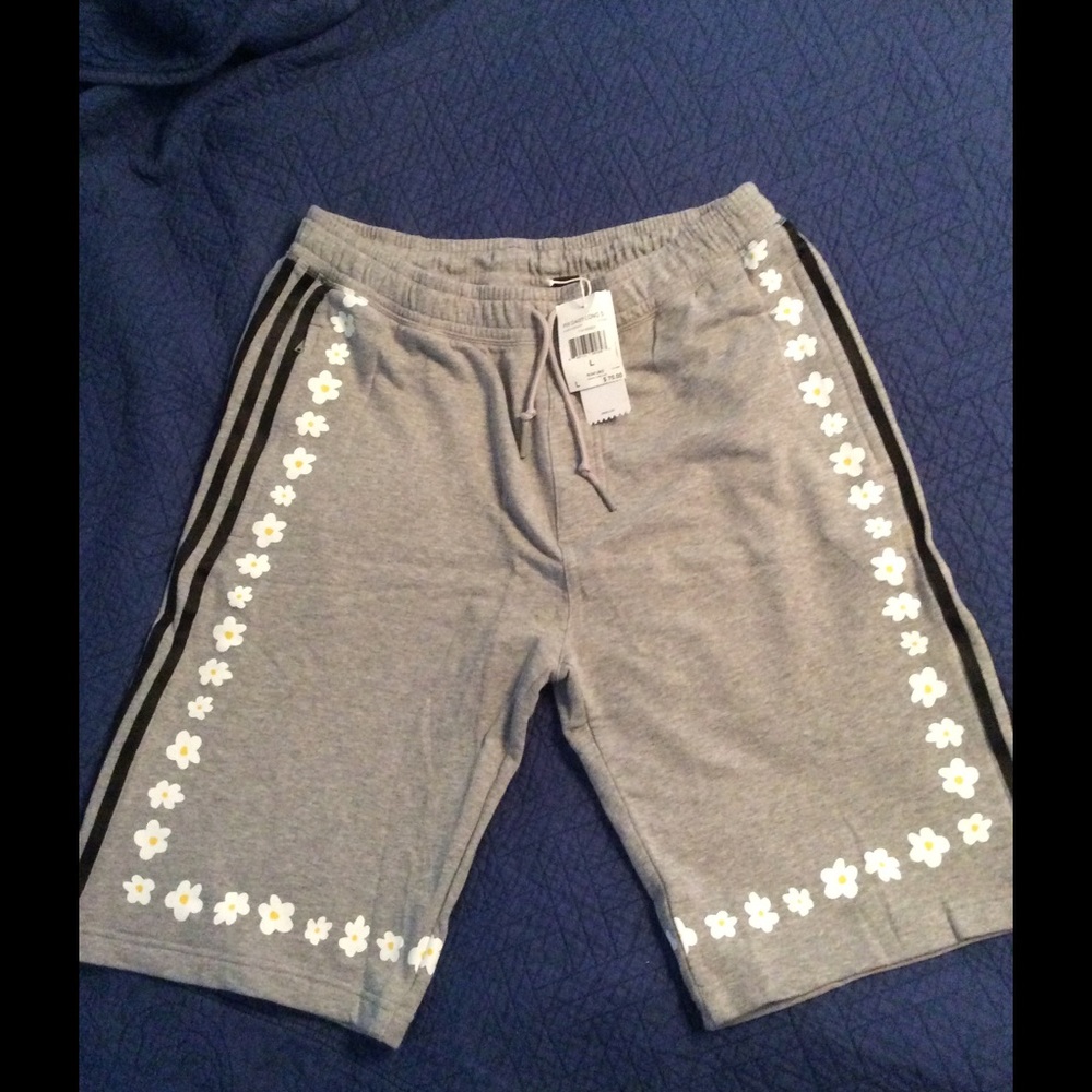 Adidas grey shorts with daisies, size L, NWT