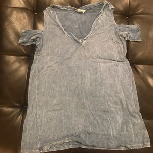 Woman's cold shoulder top