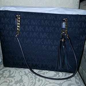 Michael Kors Jet Set Signature Tassel Tote Michael Kors Jet Set Signature Tassel Tote