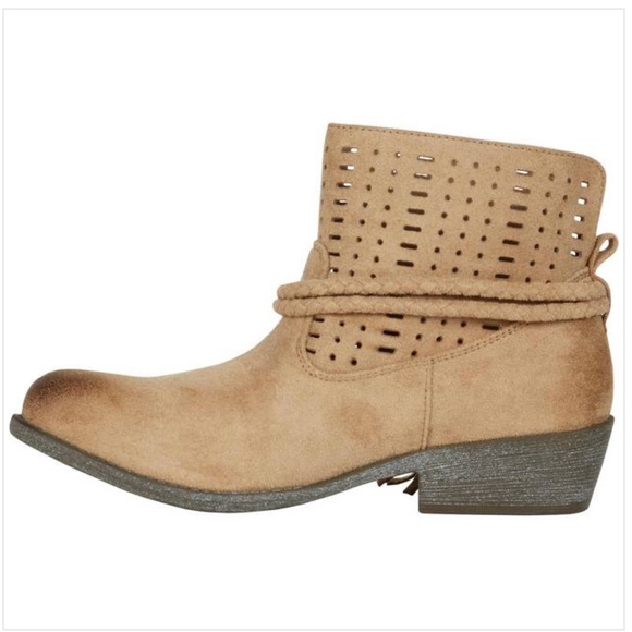 Boho Wrap Around Tassel Ankle Boots - Picture 5 of 7