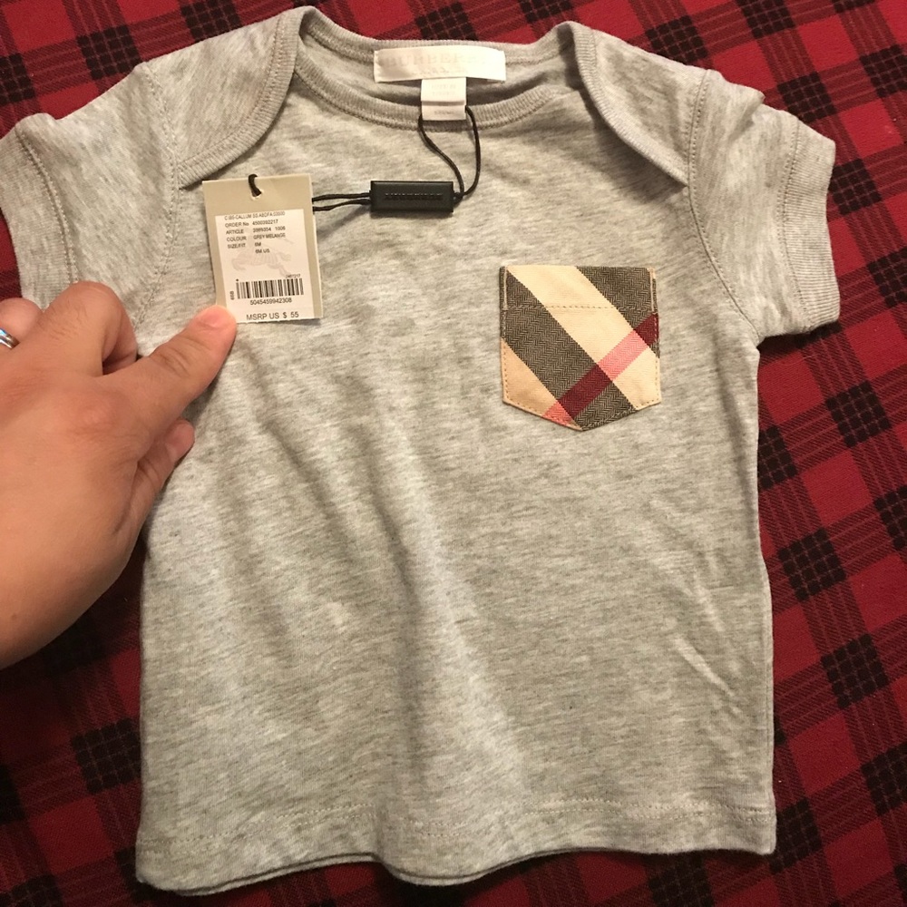 👍🏻SOLD👍🏻Burberry unisex grey shirt. 6 months