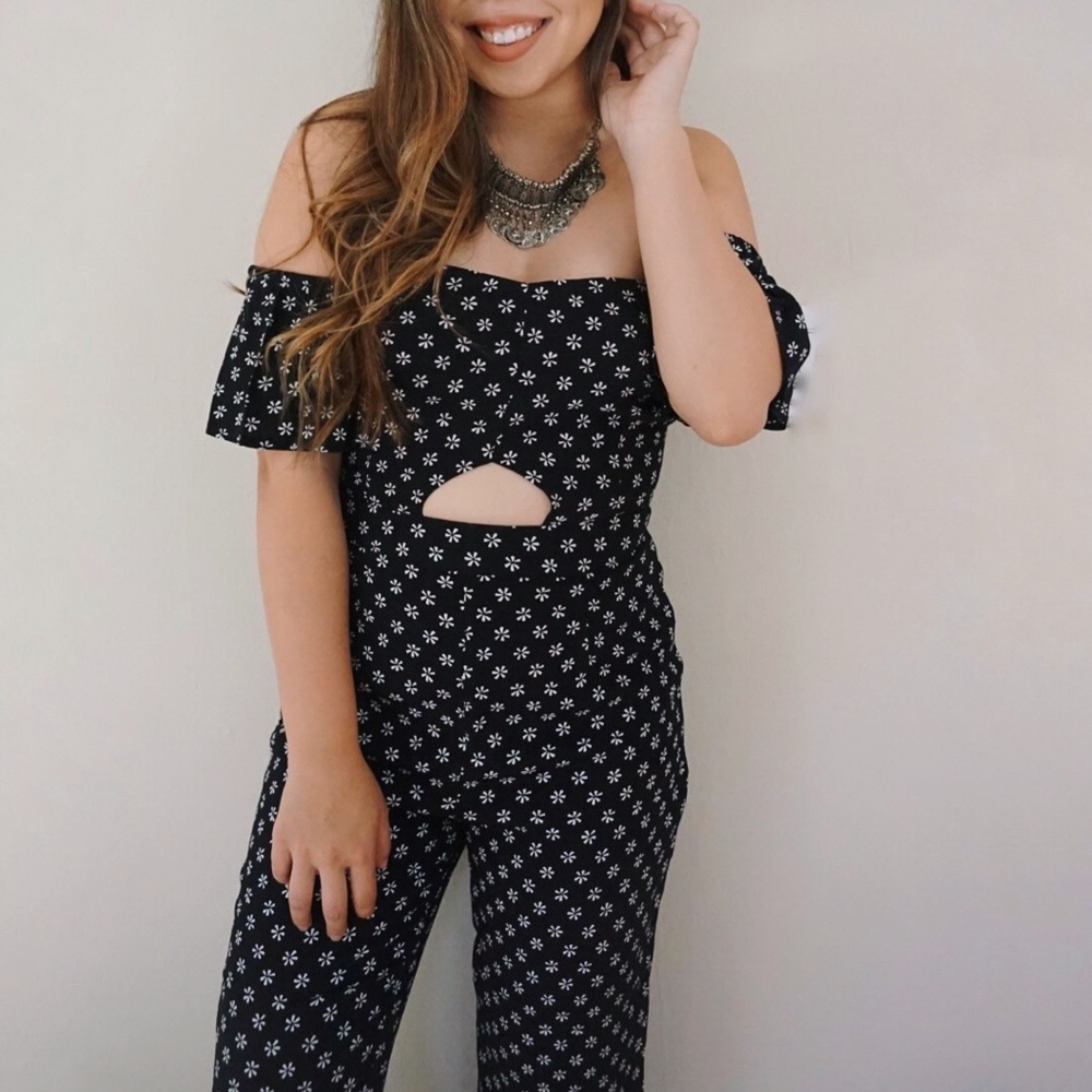 ⭐️ ONE LEFT ⭐️ LOREN Off the Shoulder Jumpsuit - Picture 2 of 4