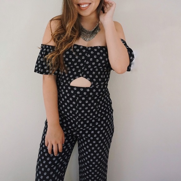 ⭐️ ONE LEFT  ⭐️ LOREN Off the Shoulder Jumpsuit - Picture 2 of 4