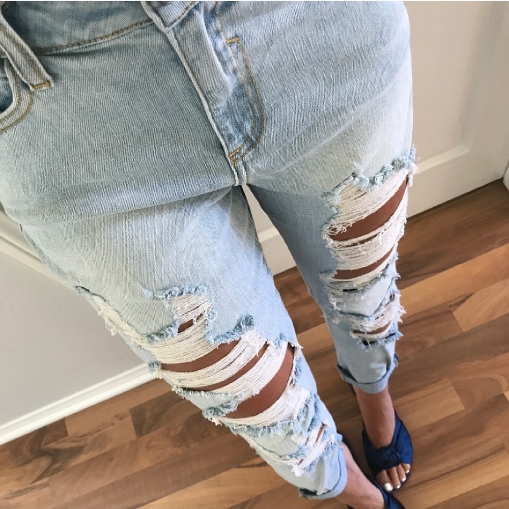 ·||·S A L E·||· Girlfriend Distressed Jeans