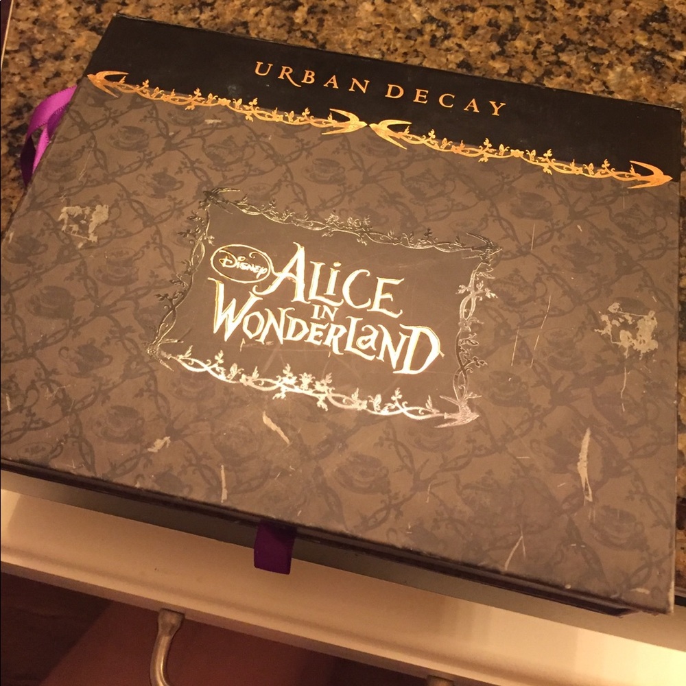 Urban Decay eyeshadows limited edition