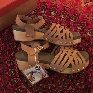 • Flogg Strappy Sandals •