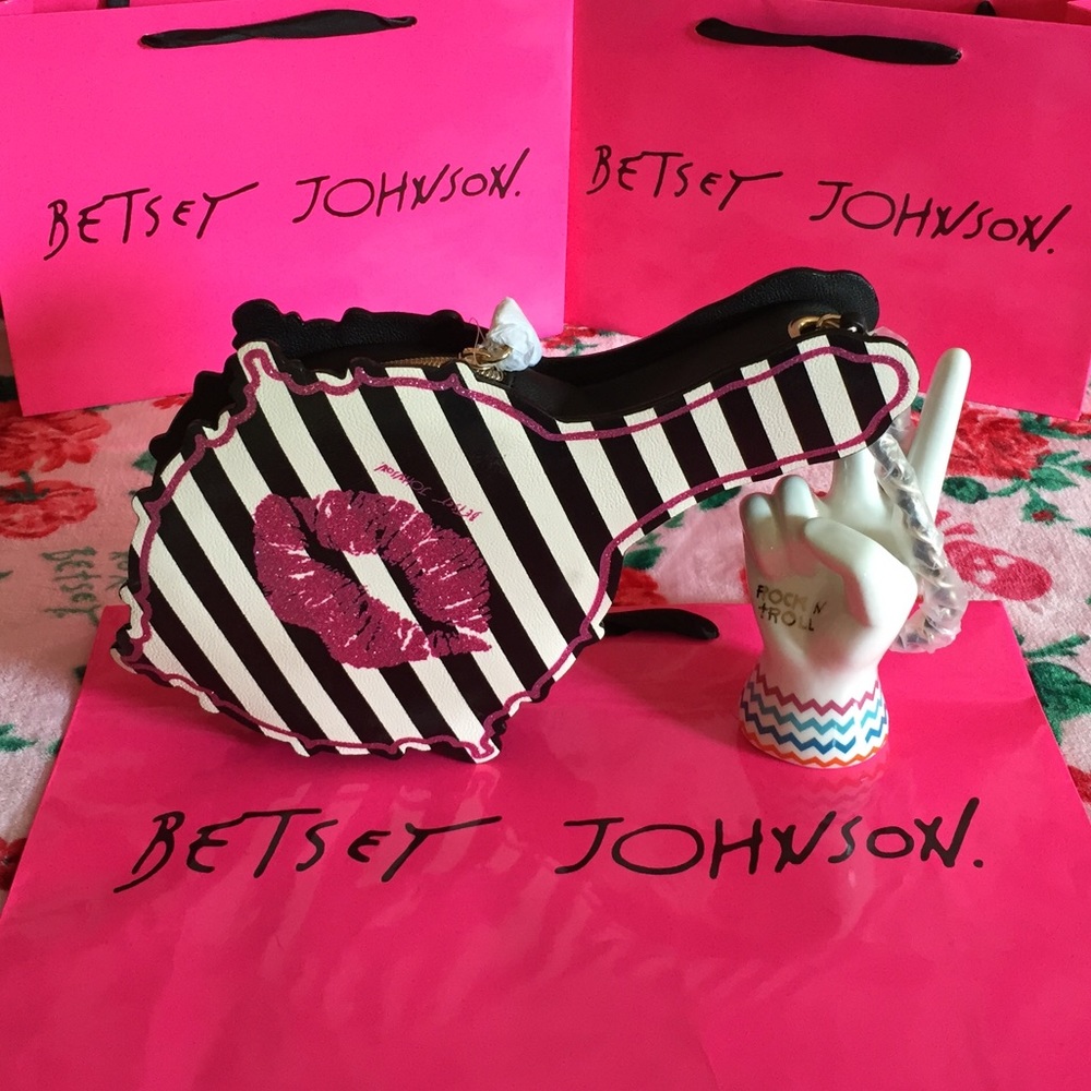 ❤️ FINAL ❤️ Betsey Johnson Mirror Wristlet Clutch