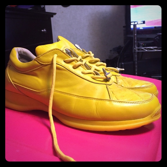 yellow alligator shoes