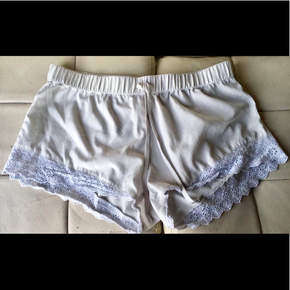 AERIE Off-grey night shorts.