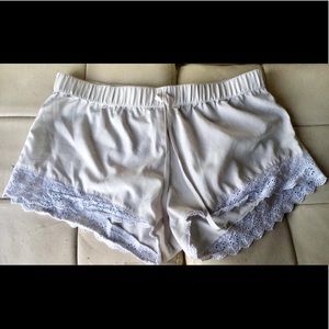 AERIE Off-grey night shorts.