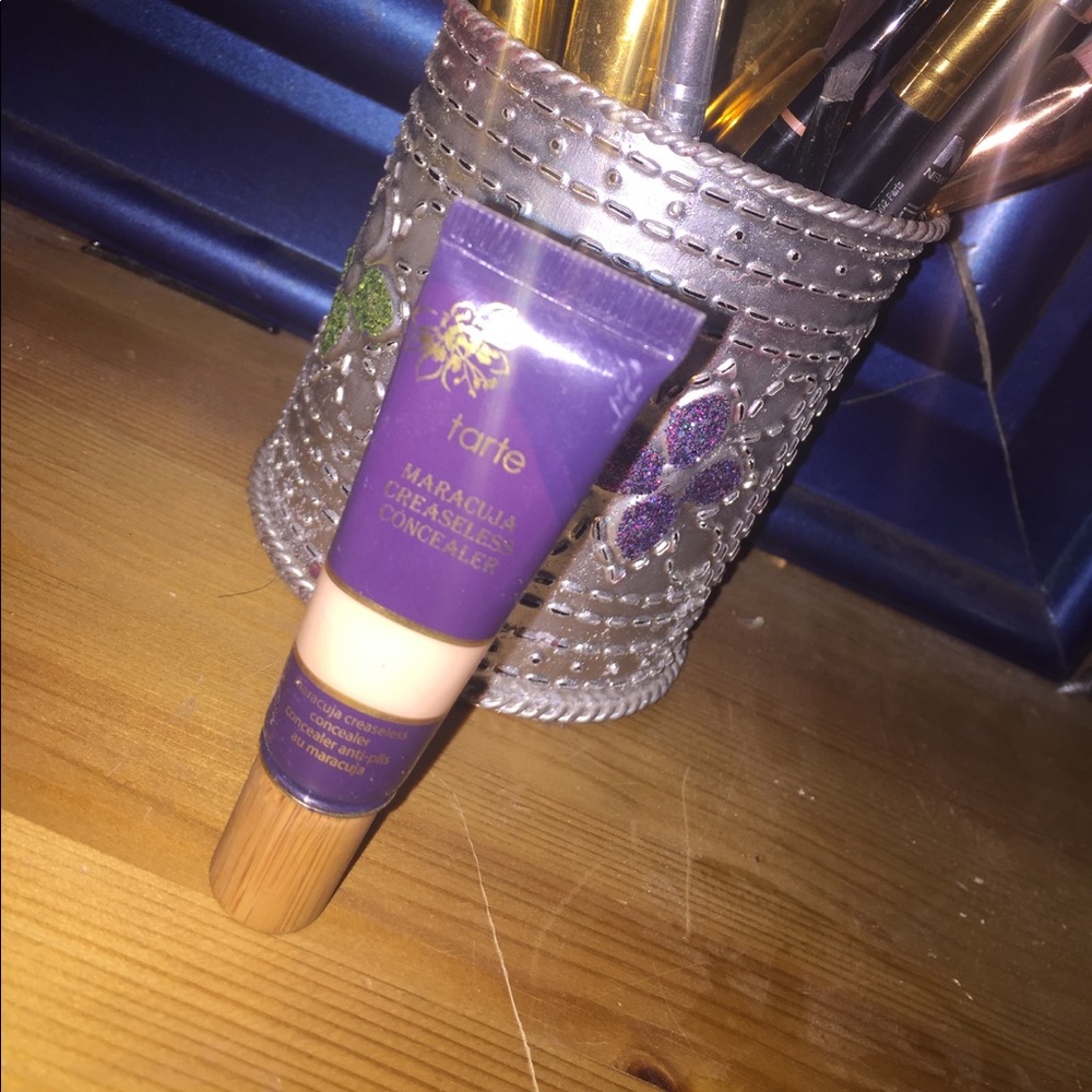 Tarte Maracuja creaseless  fairly light neutral