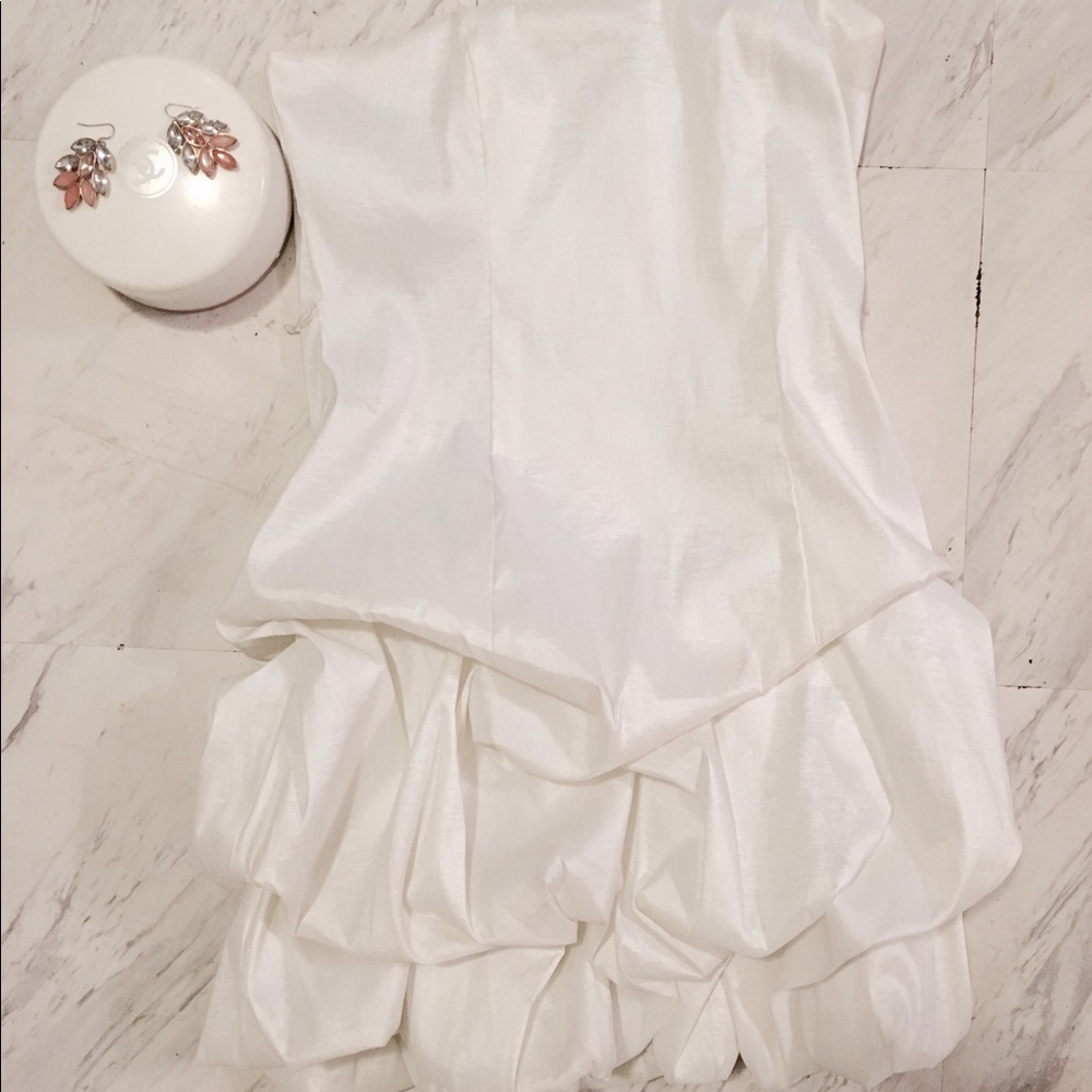 White Strapless Bubble Mini 🎉🎈