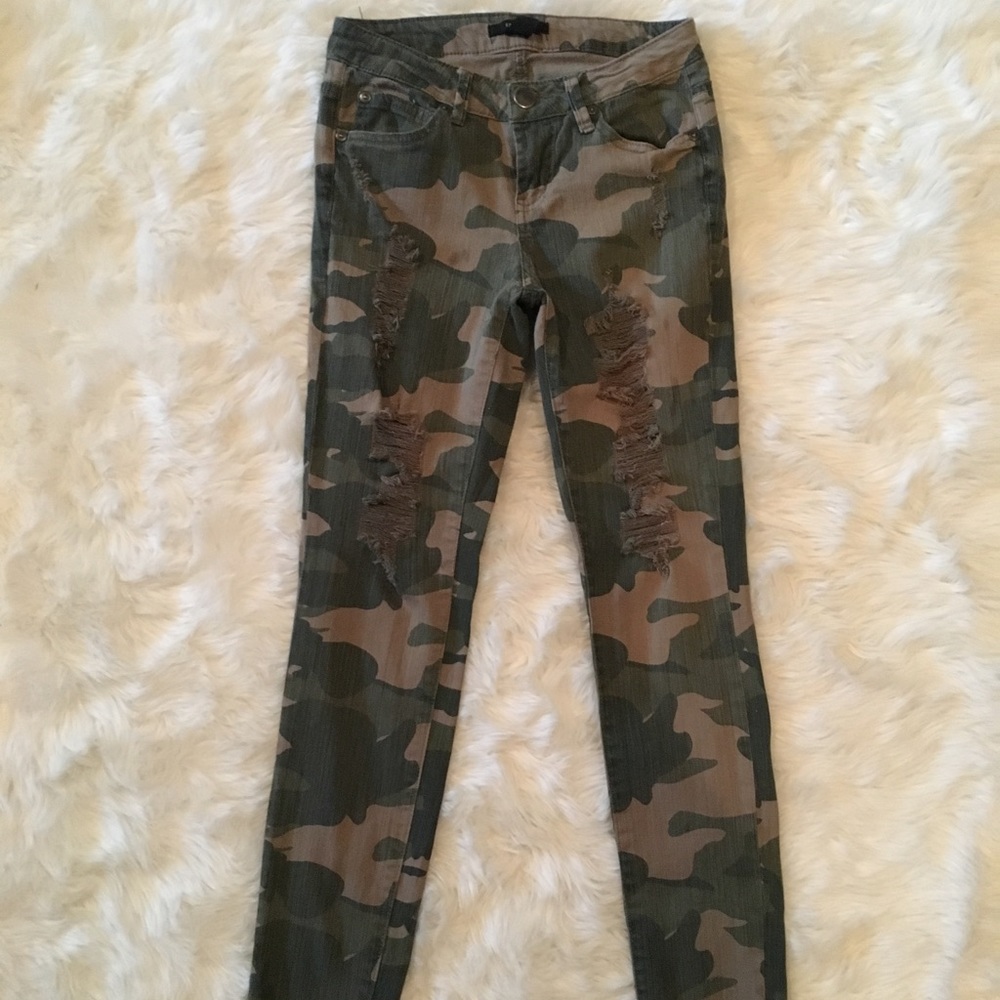 Camo distressed skinny jeans