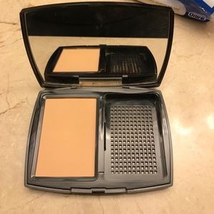 Chanel Double Perfection Powder: 20 Beige Chanel Double Perfection Powder: 20 Beige