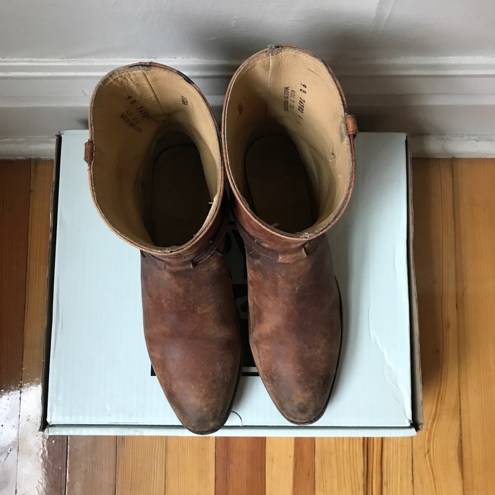 Frye Lindsey Plate short boot brown