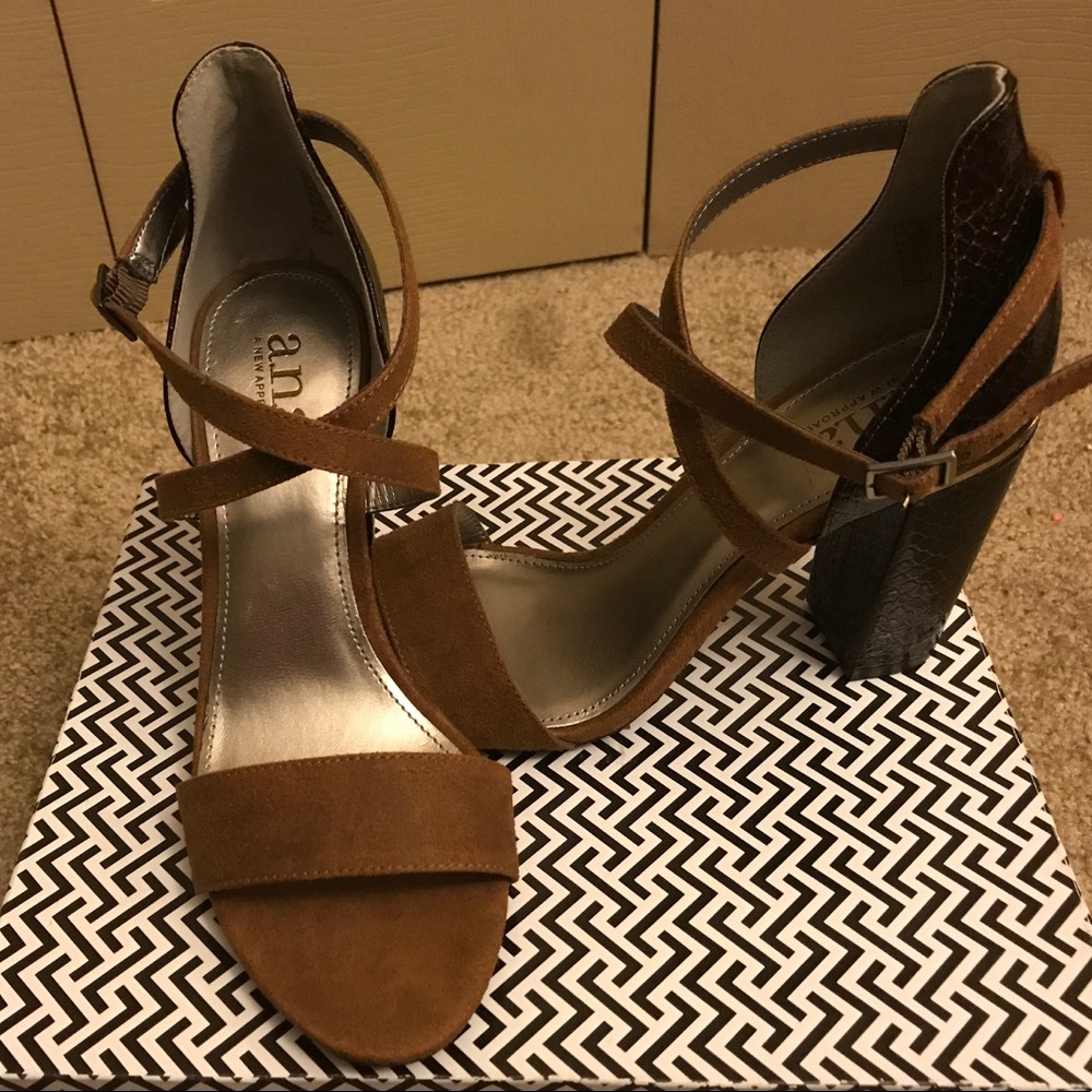 Bronze Block Heel - Picture 3 of 4
