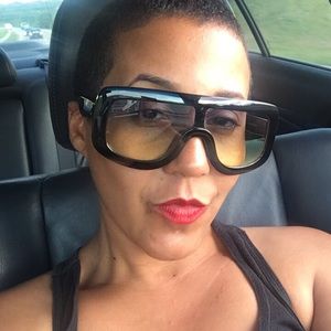 Meet your Posher, Casondra