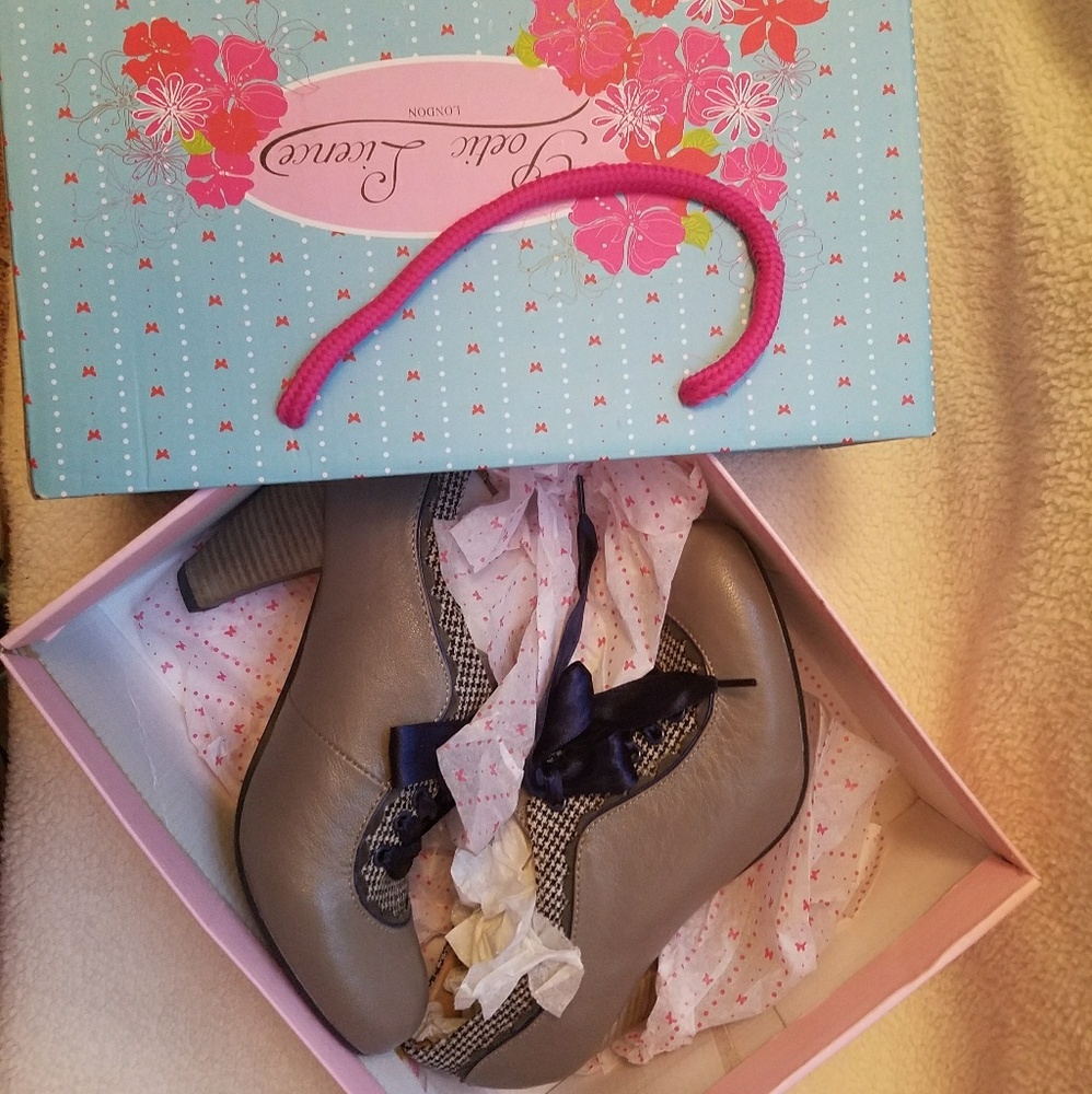 Poetic License Vintage Style Pumps