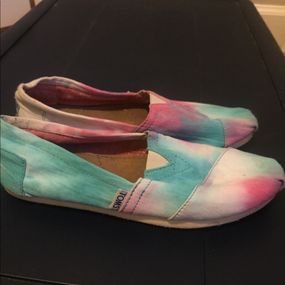 Tie dye toms