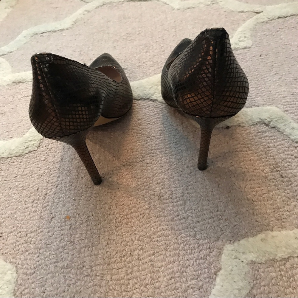 Vince camuto gold pumps - Picture 3 of 3