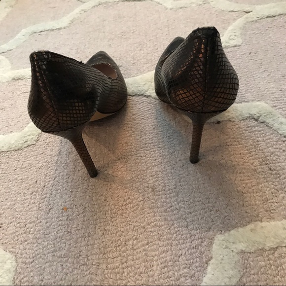 Vince camuto gold pumps - Picture 3 of 3