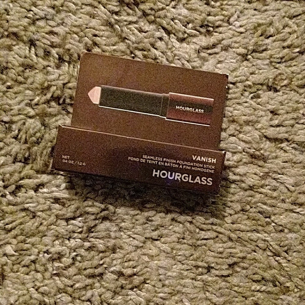 Hourglass foundation stick sample