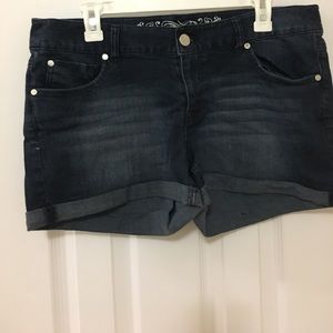 Women's cuffed dark shorts Women's cuffed dark shorts