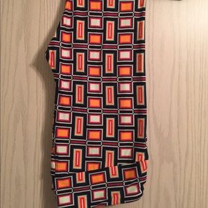 TC LuLaRoe leggings - black red orange shapes