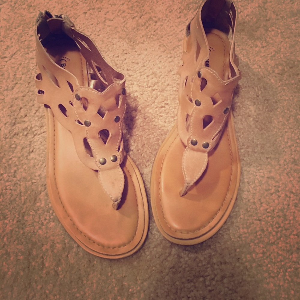 Bear traps sandals