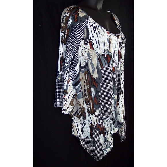 YUMMY PLUS 6X Abstract Print Shark Bite Top - Picture 4 of 8