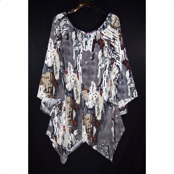 YUMMY PLUS 6X Abstract Print Shark Bite Top - Picture 5 of 8