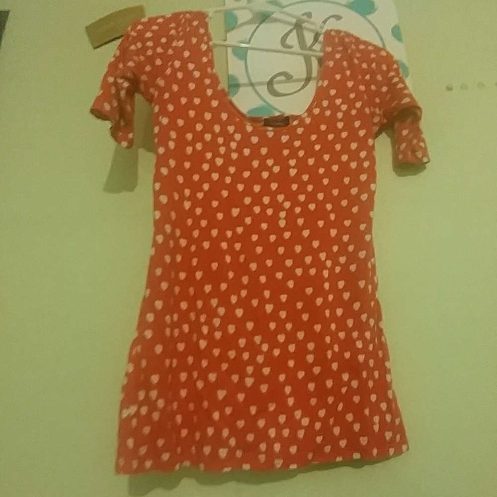 Patterned red shirt - Picture 3 of 3