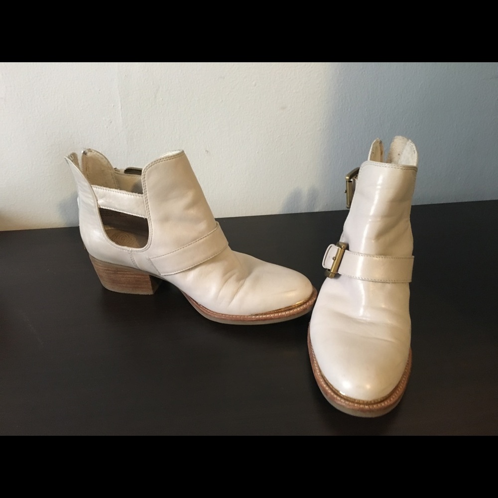 Light grey ankle cutout booties