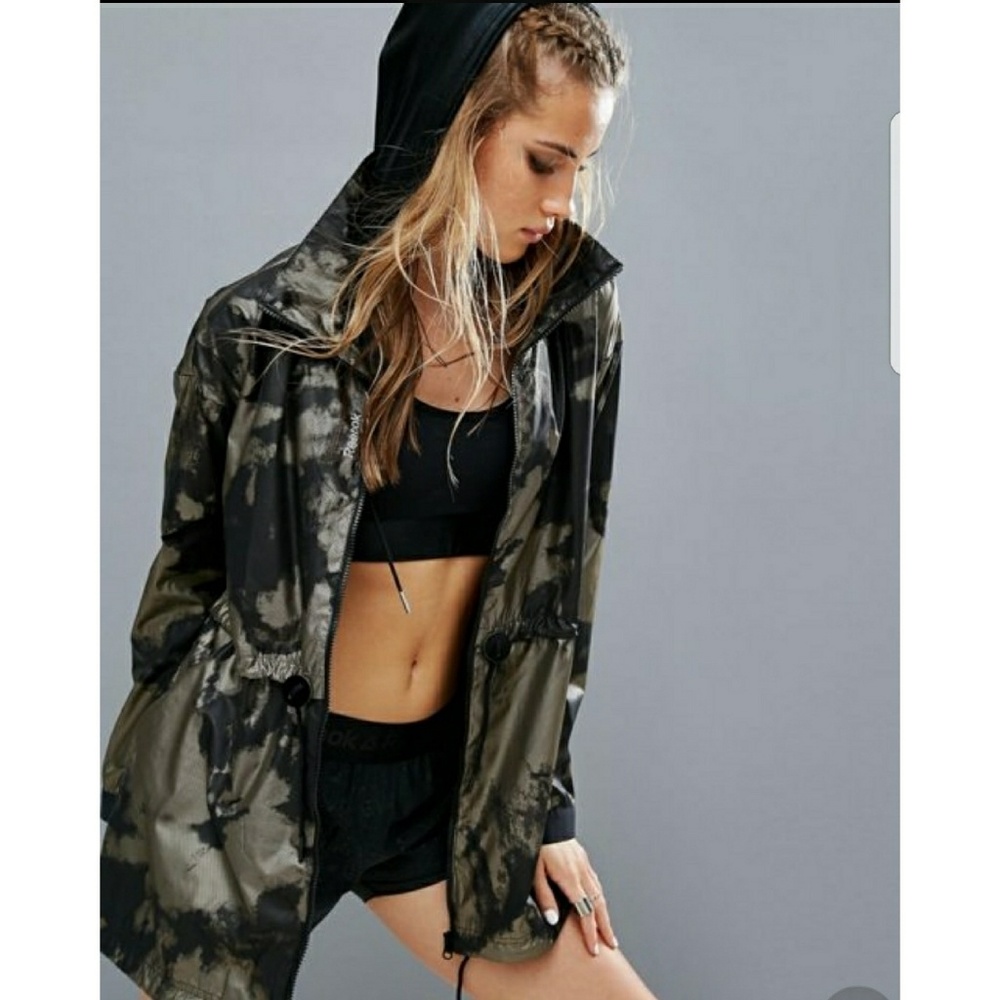 --Make an offer--Reebok Parka Jacket Camo gold