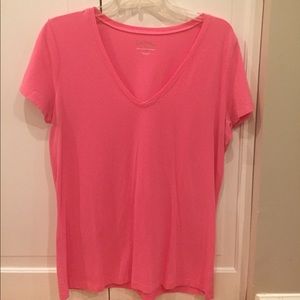 Lilly Pulitzer V Neck Tshirt Pink size Large Lilly Pulitzer V Neck Tshirt Pink size Large