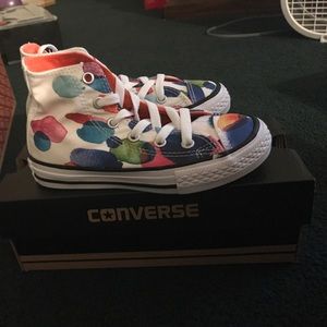 Little kids converse. Brand new.
