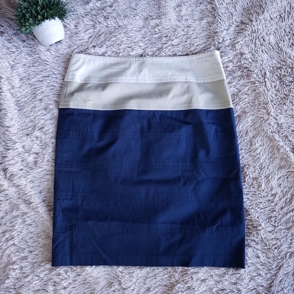 EUC Nanette Lepore Sz 4 White/Beige/Navy Skirt - Picture 1 of 3
