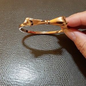LIKE NEW KATE SPADE gold tone bow bracelet