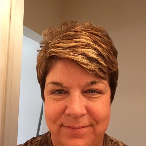 Meet your Posher, Deb - Picture 1 of 1