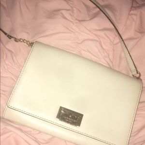 Kate Spade Crossbody (barely been used) Kate Spade Crossbody (barely been used)