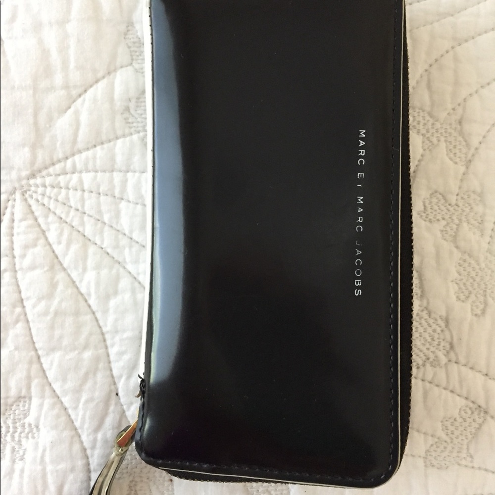 Marc by Marc jacobs black and white wallet