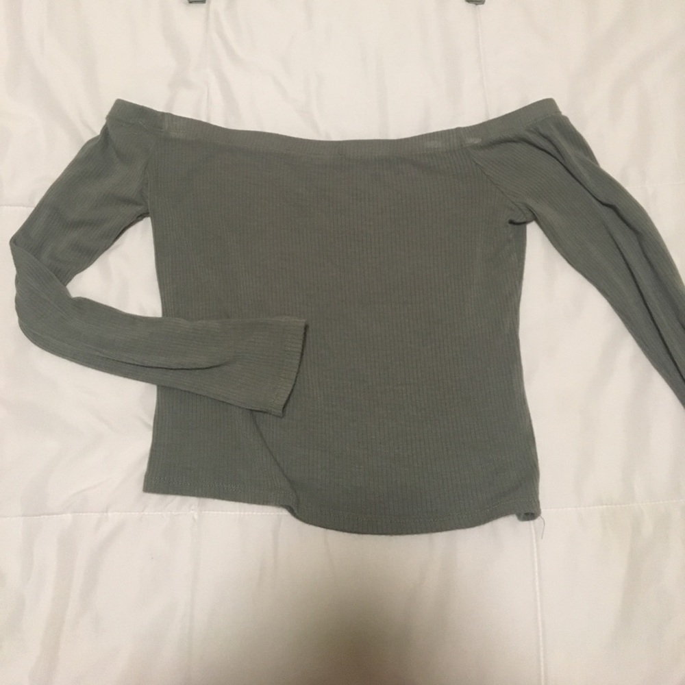 😍OFF THE SHOULDER TOP CUTE AF