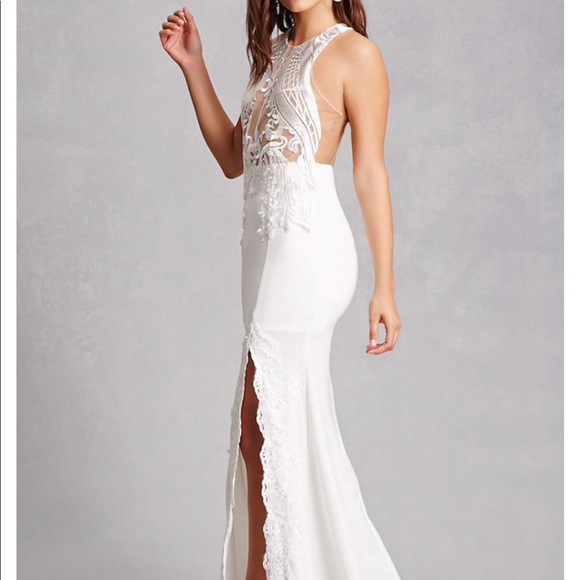 Long white dress - Picture 1 of 2