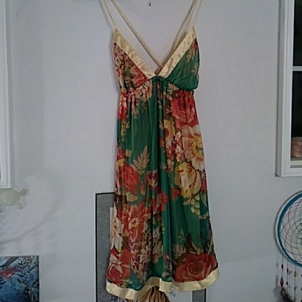 Sexy floral flowy dress 🌻