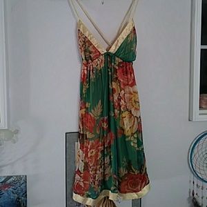 Sexy floral flowy dress 🌻