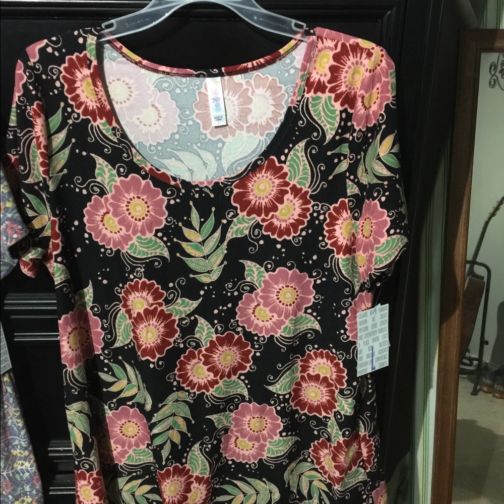 Lularoe shirt. Classic size large