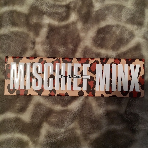 M•A•C Girls 'Mischief Minx' Palette - Picture 2 of 7