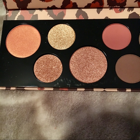 M•A•C Girls 'Mischief Minx' Palette - Picture 4 of 7