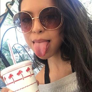 Meet your Posher, Adrianna